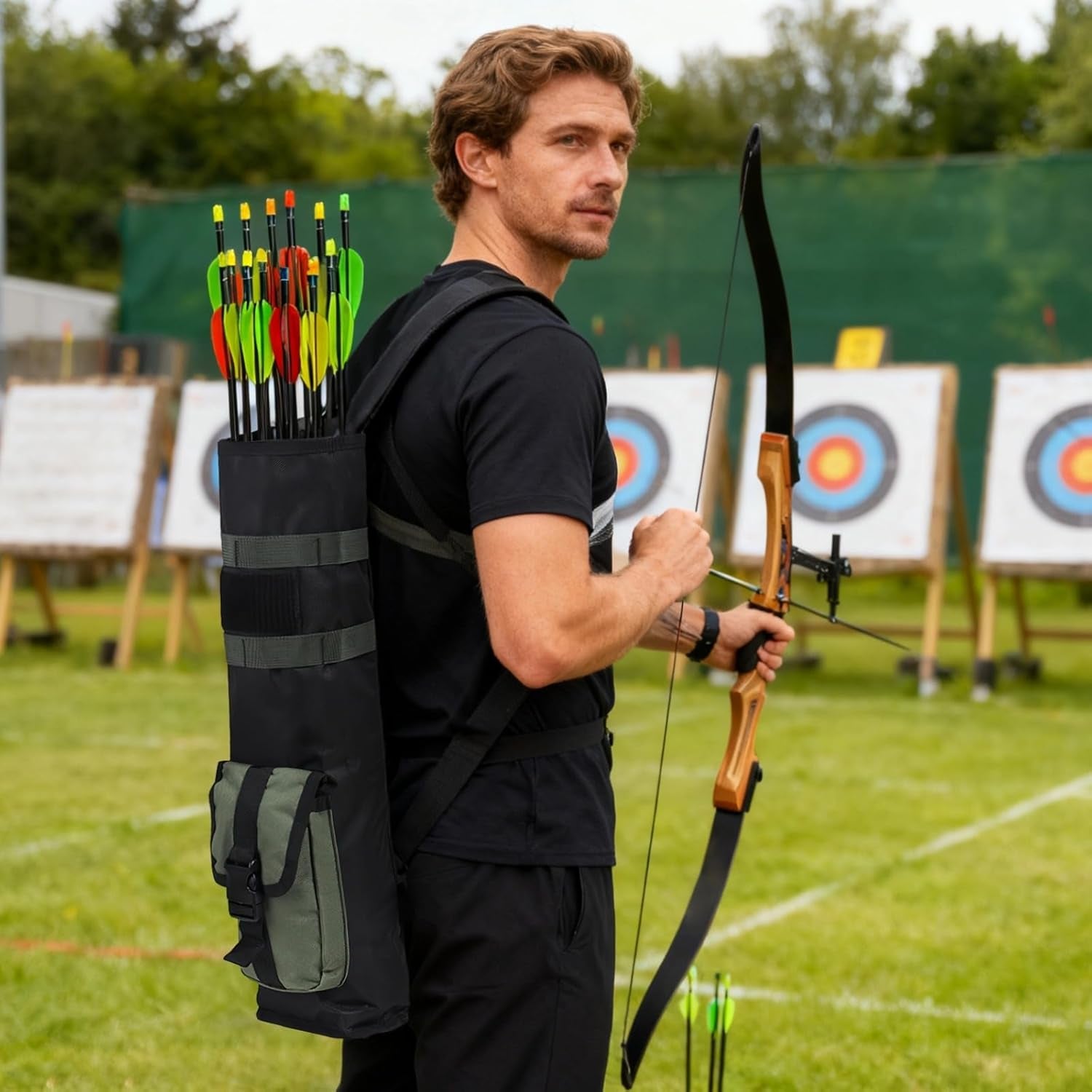 Archery Back Arrow Quiver, Lightweight Arrow Quiver with Quick Release Buckle, 19.7 in Arrow Holder, Adjustable Shoulder Strap for Outdoor Hunting