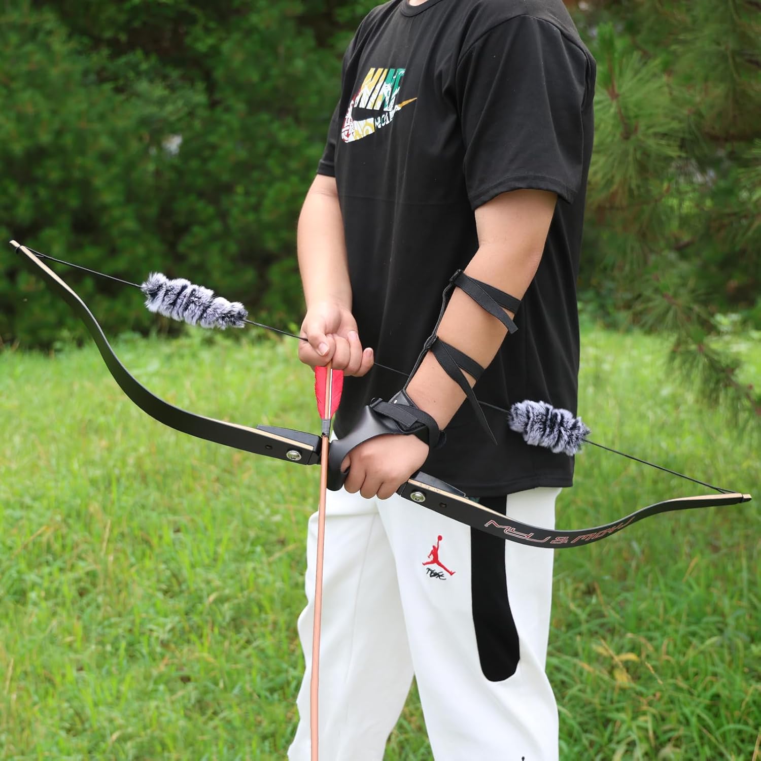 Poison Bee Hunting Bow. 40 '' Traditional Bow Is Designed for Teenagers to Train in Archery and Prepare for Archery Hunting15~25Lb